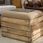 Pouf ricavato da una vecchia scatola per il corridoio