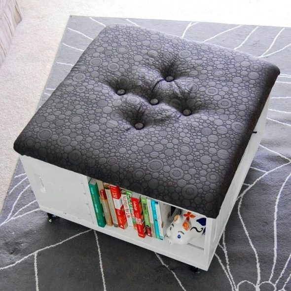Pouf con mensola