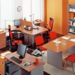 Postazioni di lavoro e aree di riposo in ufficio