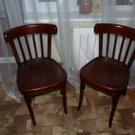 Restauro e riparazione di sedie curvate viennesi