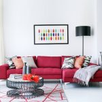 Divano rosa all'interno