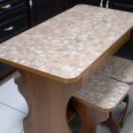 Pellicola autoadesiva per il restauro di mobili