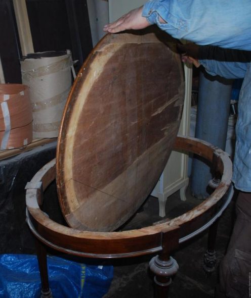 Togliamo il piano del tavolo