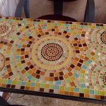 Tavolo decorato con mosaico