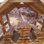 Tavolo e panche in tronchi per gazebo