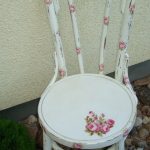 Sedia decorata in stile provenzale
