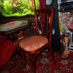 Sedia dopo il restauro all'interno della stanza