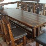 Sedie e tavolo in legno fatti a mano