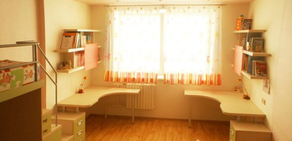 Luoghi di lavoro luminosi e confortevoli per i bambini