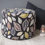 Pouf in tessuto fai da te con bottiglie di plastica