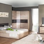 Armadio angolare nella nicchia della camera da letto