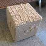 Pouf cubo lavorato a maglia