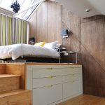 Letto a piattaforma con gradini