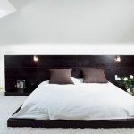 Letto a podio con illuminazione della testiera
