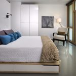 Cassetti spaziosi sotto il letto a podio