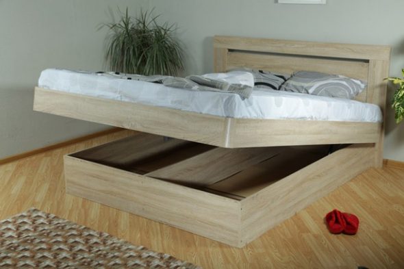 Letto in legno con spazio contenitore