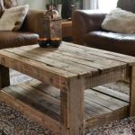 Tavolo fai da te in pallet di legno per il soggiorno