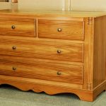 Cassettiera in legno con tre cassetti