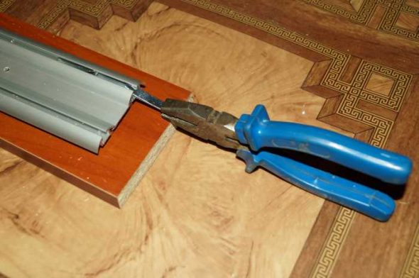 Per installare il tappo è necessario rimuovere le porte.