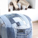 Pouf in denim con mani