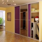 Mobile viola per corridoio giallo