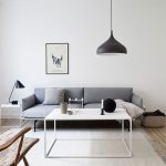 Piccolo soggiorno funzionale in stile minimalista