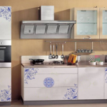 Interessante interno della cucina dopo la ristrutturazione