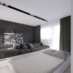 Utilizziamo un podio per posizionare un grande divano e un letto in una stanza
