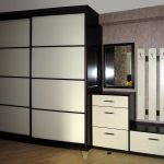 Combinazione di colori bianco e nero per il corridoio