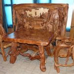 Bellissimi mobili in legno: tavolo e sedie
