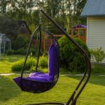 Una sedia a bozzolo su una gamba non deve necessariamente essere chiusa