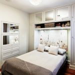 Letto e armadio a muro per la camera da letto