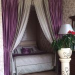 Letto in nicchia a baldacchino