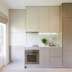Una cucina in stile minimalista dovrebbe trasmettere pulizia e ordine.