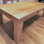 Tavolo da cucina in assi incollate in stile rustico