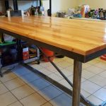 Tavolo da cucina dal design industriale