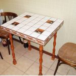 Tavolo quadrato artigianale per zona pranzo