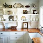 Mensole sospese per la cucina