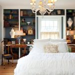 Piccola camera da letto con libreria