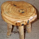 Sgabello di legno insolito
