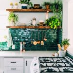 Mensole per piante aperte in cucina