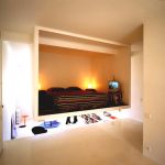 Letto sospeso in una nicchia