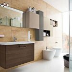 Mobiletto sospeso e pensili in bagno
