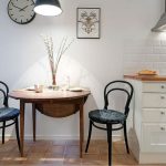 Tavolo pieghevole semicircolare all'interno