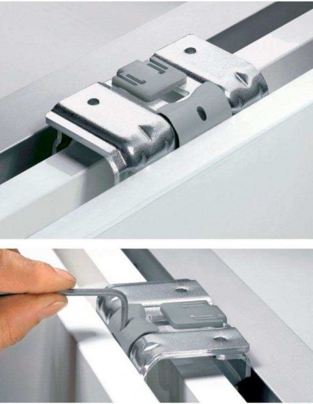 Modifica della posizione dell'anta della porta Modifica della posizione dell'anta della porta