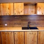 Una soluzione semplice e funzionale: una cucina in legno