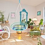 Sedia in vimini multicolore all'interno
