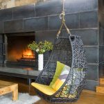 Sedia sospesa grigia in stile loft