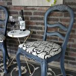 Seduta con monogrammi per sedie restaurate