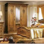 Camera da letto in legno naturale